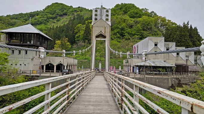 5.13月山吊り橋4.JPG
